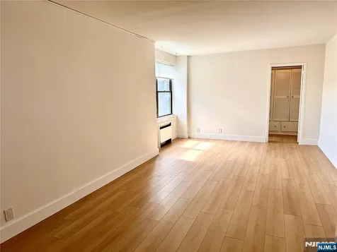 400 Fairview Avenue Fort Lee NJ 07024