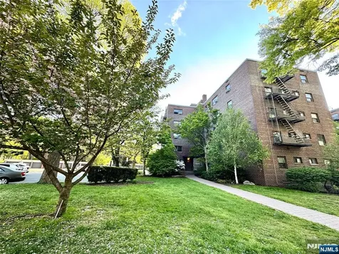 400 Fairview Avenue Fort Lee NJ 07024