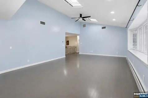 682 Floyd Street Englewood Cliffs NJ 07632