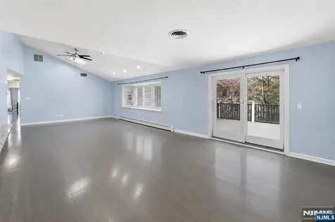 682 Floyd Street Englewood Cliffs NJ 07632