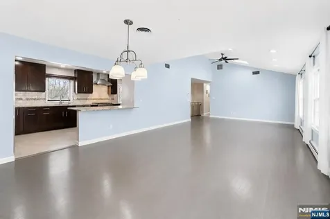 682 Floyd Street Englewood Cliffs NJ 07632