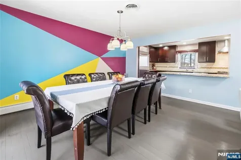 682 Floyd Street Englewood Cliffs NJ 07632