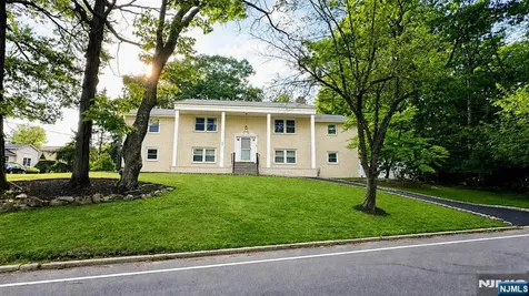 682 Floyd Street Englewood Cliffs NJ 07632