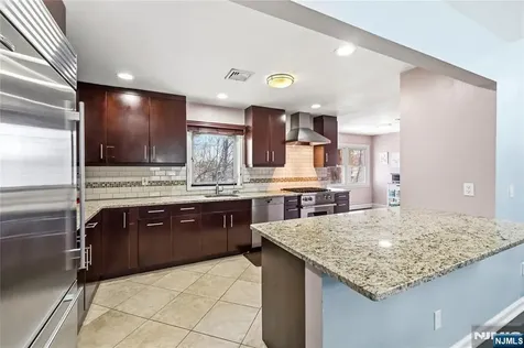682 Floyd Street Englewood Cliffs NJ 07632