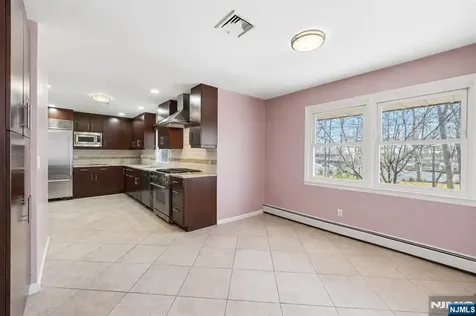 682 Floyd Street Englewood Cliffs NJ 07632