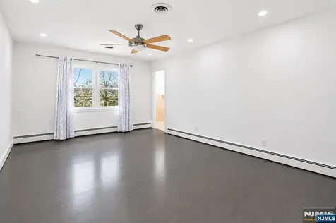 682 Floyd Street Englewood Cliffs NJ 07632