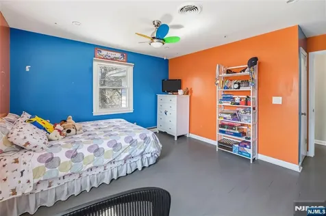 682 Floyd Street Englewood Cliffs NJ 07632