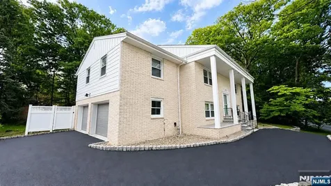682 Floyd Street Englewood Cliffs NJ 07632
