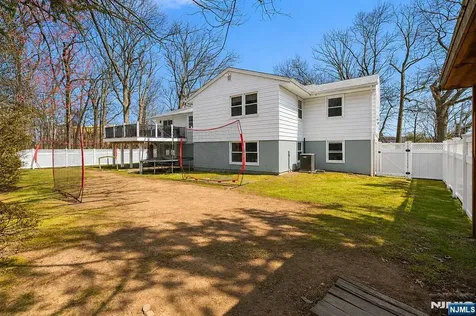 682 Floyd Street Englewood Cliffs NJ 07632