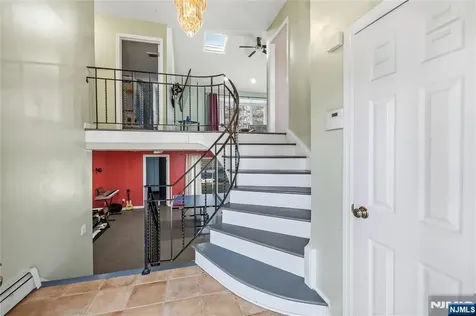 682 Floyd Street Englewood Cliffs NJ 07632