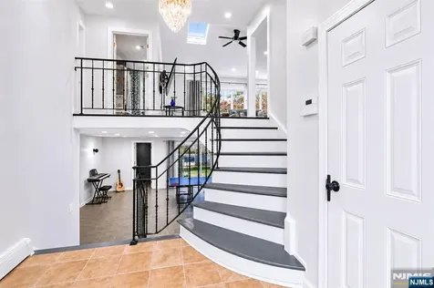 682 Floyd Street Englewood Cliffs NJ 07632