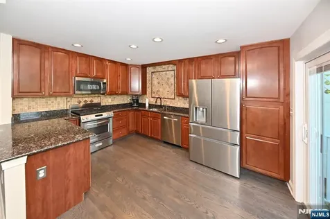 32 Rosewood Court Haledon NJ 07508