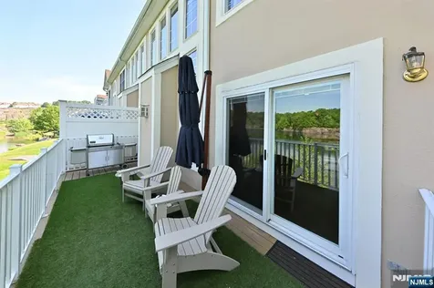 32 Rosewood Court Haledon NJ 07508