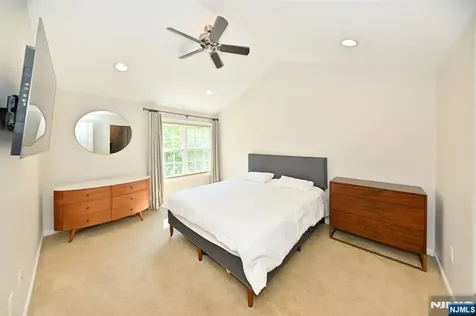 32 Rosewood Court Haledon NJ 07508