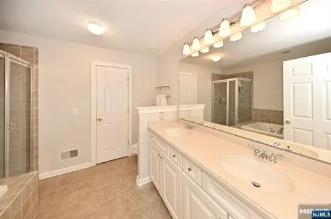 32 Rosewood Court Haledon NJ 07508