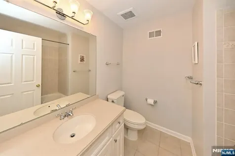 32 Rosewood Court Haledon NJ 07508