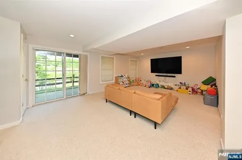 32 Rosewood Court Haledon NJ 07508