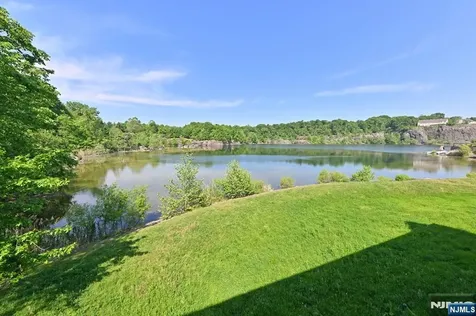 32 Rosewood Court Haledon NJ 07508