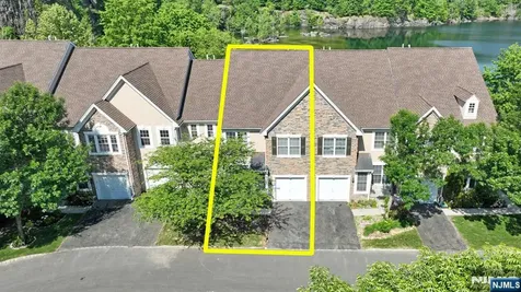 32 Rosewood Court Haledon NJ 07508