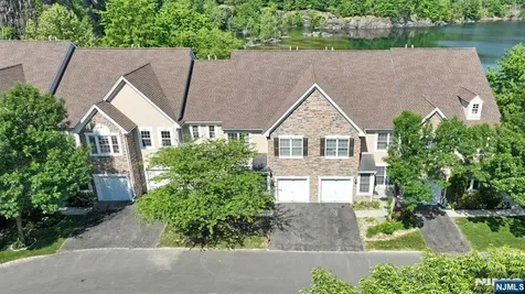 32 Rosewood Court Haledon NJ 07508