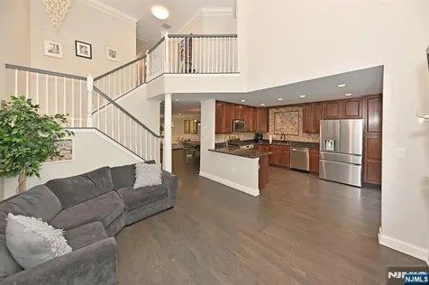 32 Rosewood Court Haledon NJ 07508
