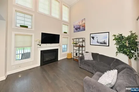 32 Rosewood Court Haledon NJ 07508