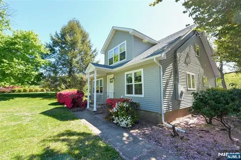 385 Goffle Road Ridgewood NJ 07450