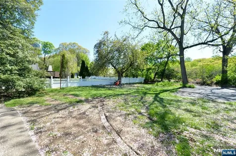 385 Goffle Road Ridgewood NJ 07450