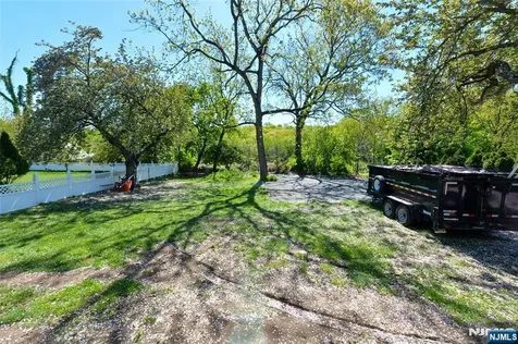 385 Goffle Road Ridgewood NJ 07450