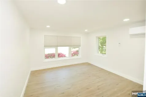 385 Goffle Road Ridgewood NJ 07450