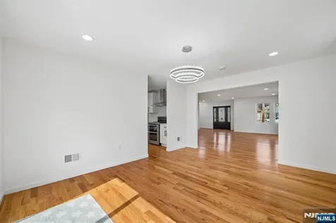 207 Lake Shore Drive Par-troy Hills Twp. NJ 07034