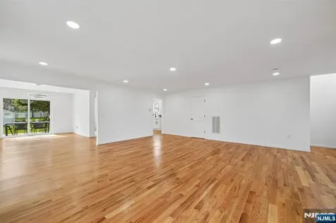 207 Lake Shore Drive Par-troy Hills Twp. NJ 07034