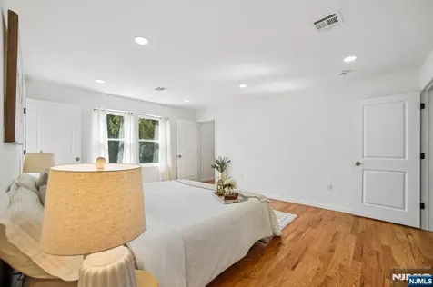 207 Lake Shore Drive Par-troy Hills Twp. NJ 07034