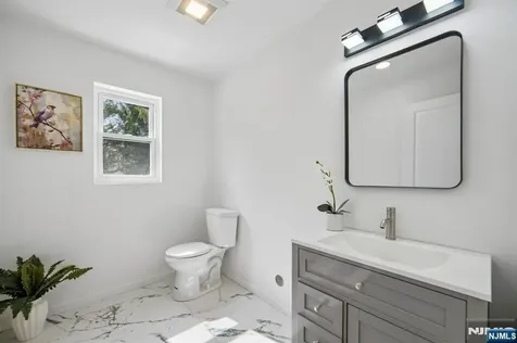 207 Lake Shore Drive Par-troy Hills Twp. NJ 07034