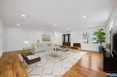 207 Lake Shore Drive Par-troy Hills Twp. NJ 07034