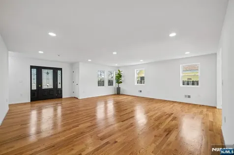 207 Lake Shore Drive Par-troy Hills Twp. NJ 07034