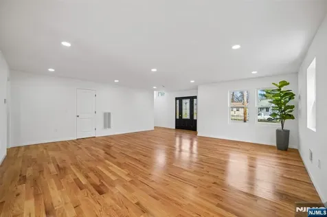 207 Lake Shore Drive Par-troy Hills Twp. NJ 07034