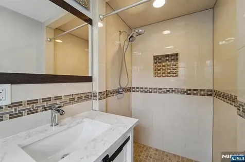 19 Elmwood West Orange NJ 07052