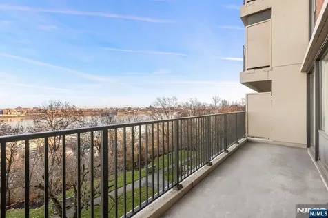 3 Horizon Fort Lee NJ 07024