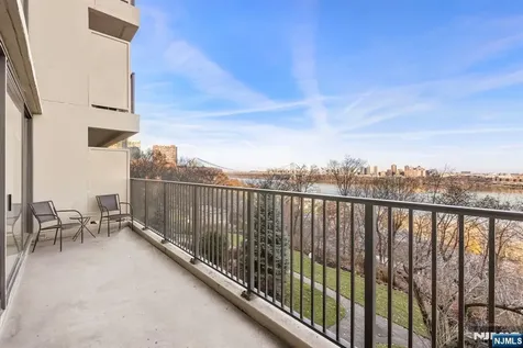 3 Horizon Fort Lee NJ 07024