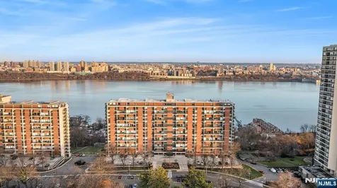 3 Horizon Fort Lee NJ 07024