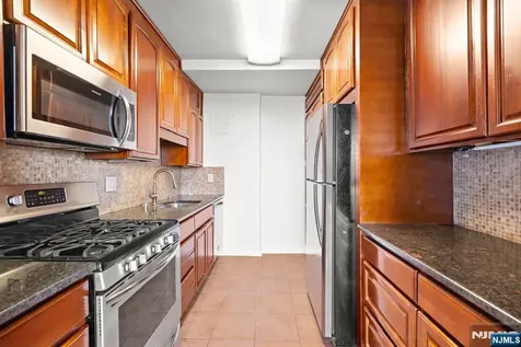 3 Horizon Fort Lee NJ 07024