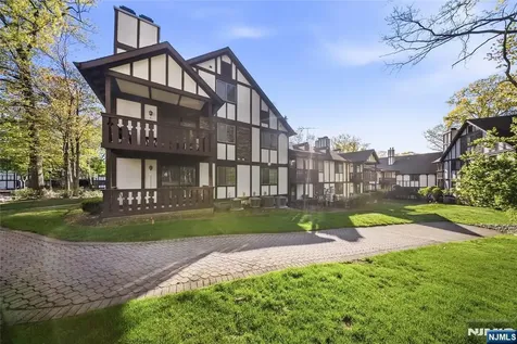 3711 Mark Twain Way Mahwah NJ 07430