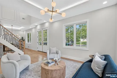 81 Ridge Drive Livingston NJ 07039