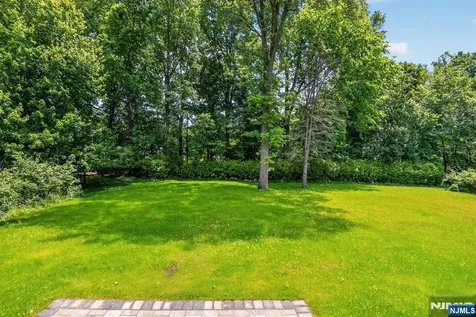 81 Ridge Drive Livingston NJ 07039
