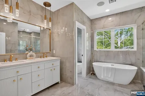 81 Ridge Drive Livingston NJ 07039