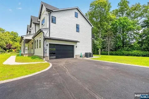 81 Ridge Drive Livingston NJ 07039
