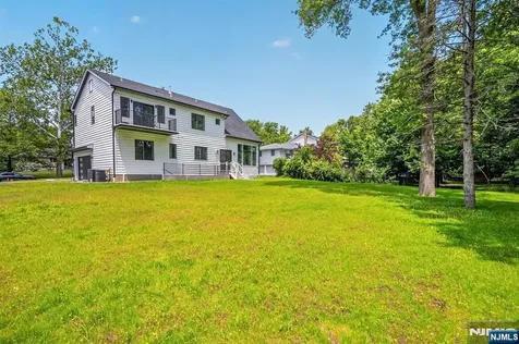 81 Ridge Drive Livingston NJ 07039