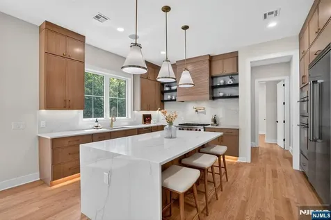 81 Ridge Drive Livingston NJ 07039