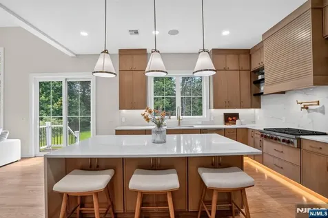 81 Ridge Drive Livingston NJ 07039